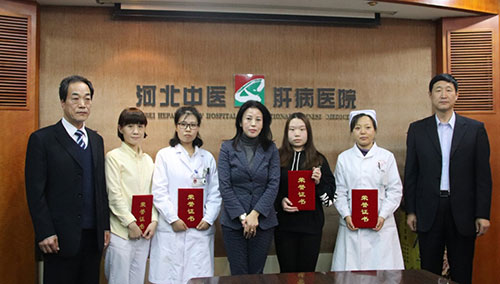 获奖人员与院领导合影.jpg
