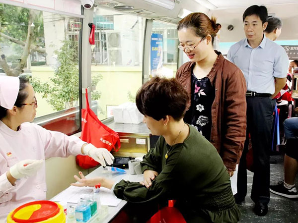 河北中医肝病医院组织职工进行义务献血